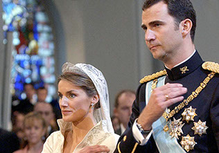 Prince Felipe of Borbon wedding with Letizia Ortiz rocasolano, at Almudena Cathedral.