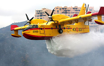 Fire fighting planes over tourist apartments in Calahonda